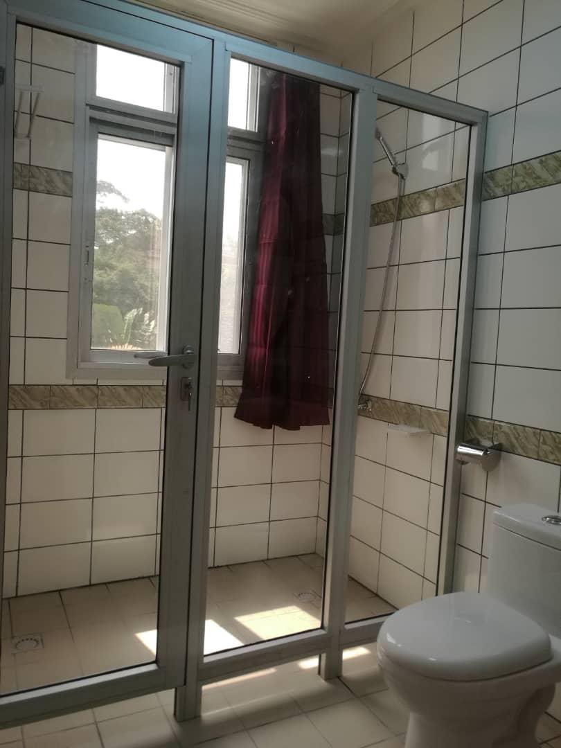 Apartment to rent - Yaoundé, Bastos, Bastos centre - 1 living room(s), 2 bedroom(s), 3 bathroom(s) - 600 000 FCFA / month