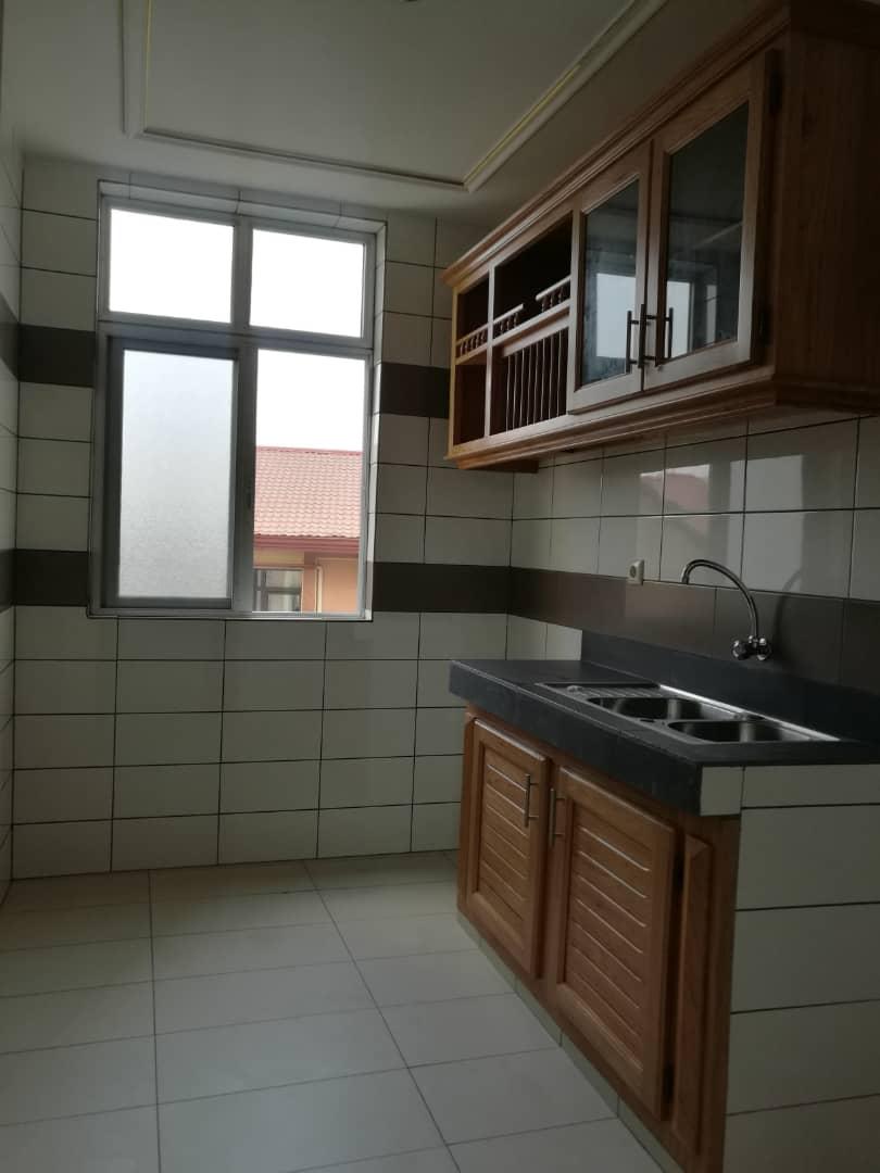Apartment to rent - Yaoundé, Bastos, Bastos centre - 1 living room(s), 2 bedroom(s), 3 bathroom(s) - 600 000 FCFA / month