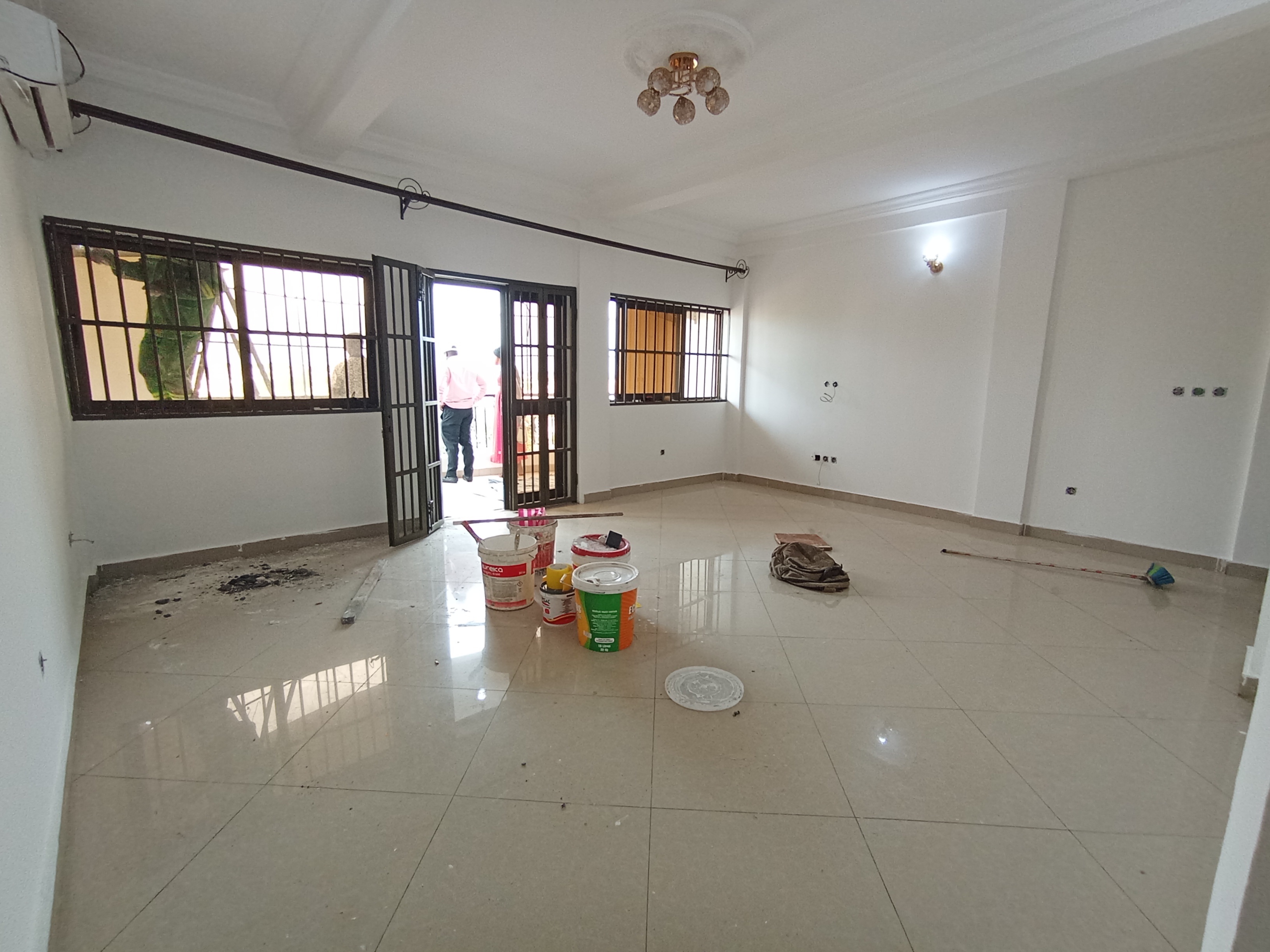 Apartment to rent - Yaoundé, Bastos, Bastos centre  DRAGAGE - 1 living room(s), 3 bedroom(s), 3 bathroom(s) - 400 000 FCFA / month