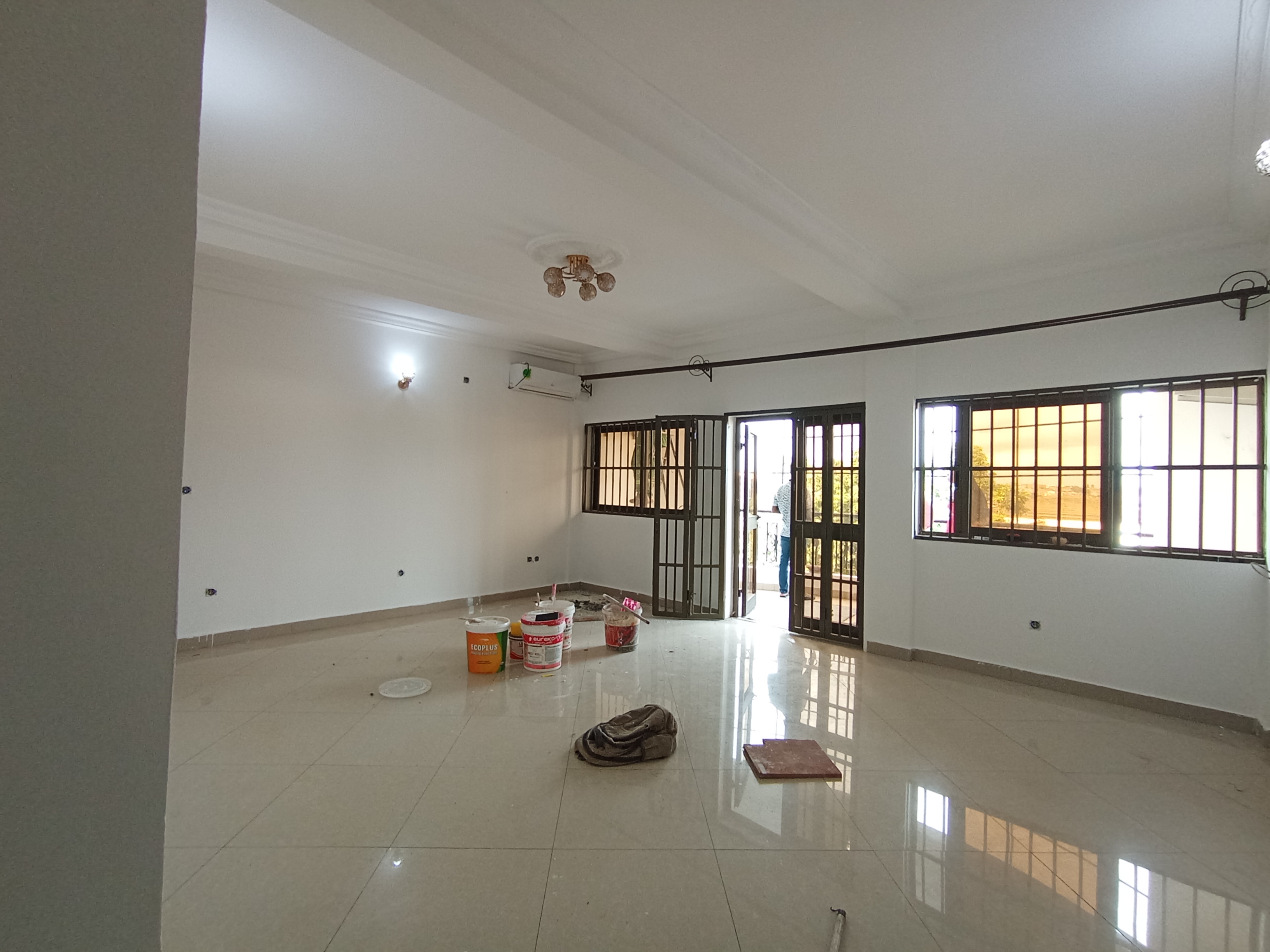 Apartment to rent - Yaoundé, Bastos, Bastos centre  DRAGAGE - 1 living room(s), 3 bedroom(s), 3 bathroom(s) - 400 000 FCFA / month