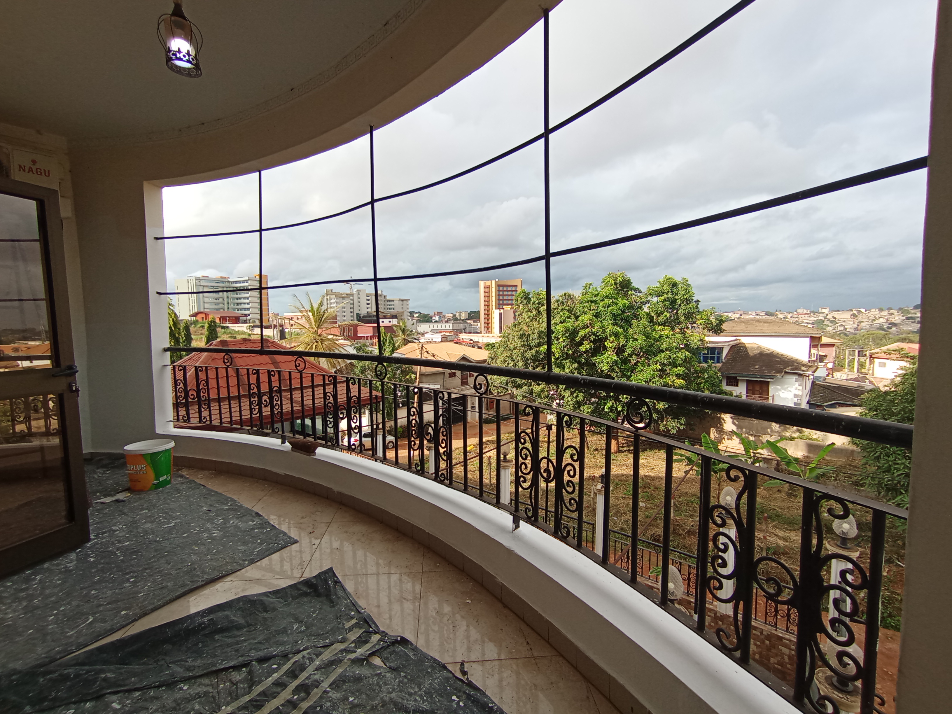 Apartment to rent - Yaoundé, Bastos, Bastos centre  DRAGAGE - 1 living room(s), 3 bedroom(s), 3 bathroom(s) - 400 000 FCFA / month