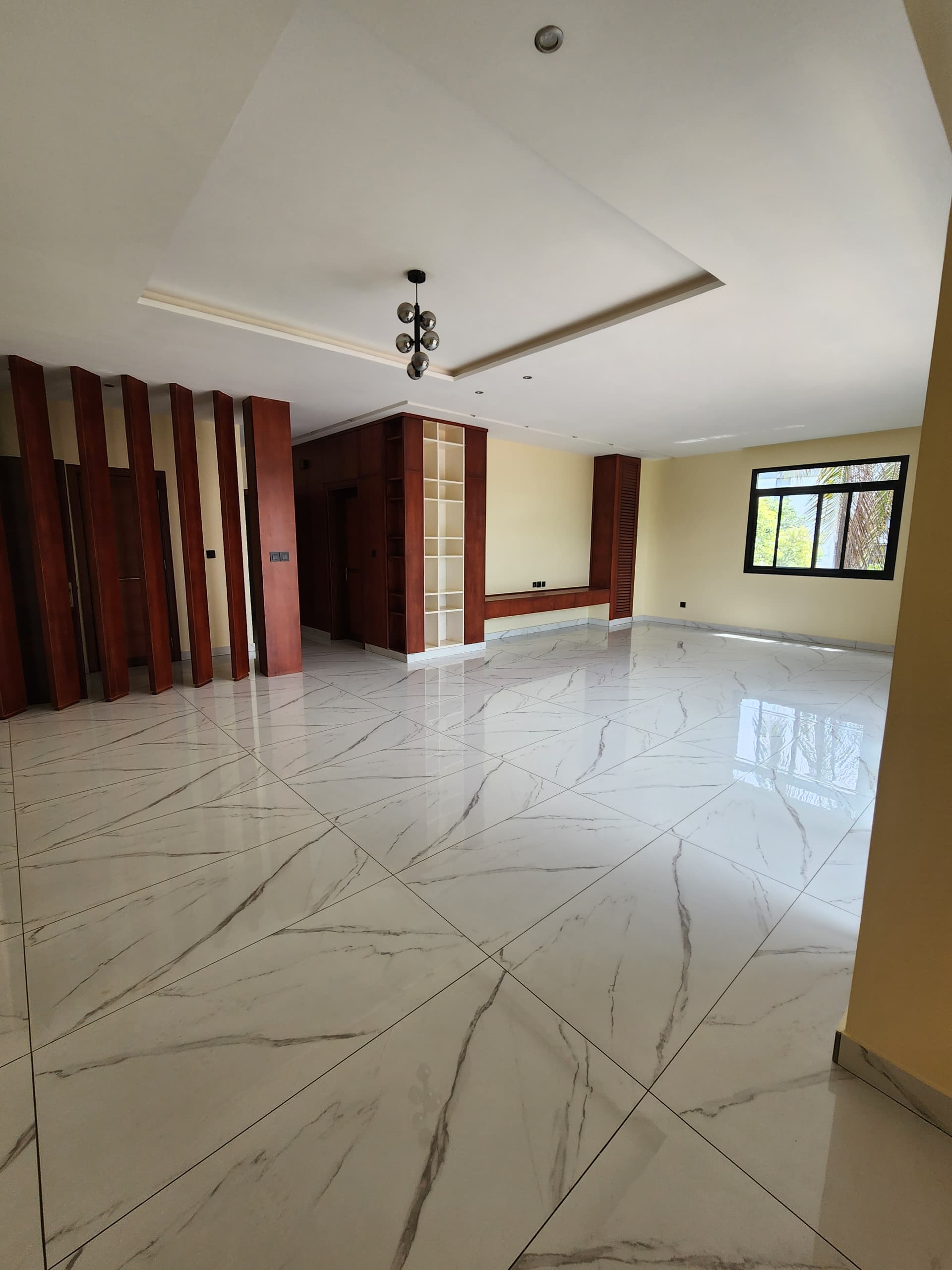 Apartment to rent - Yaoundé, Bastos, GOLF - 1 living room(s), 3 bedroom(s), 1 bathroom(s) - 1 500 000 FCFA / month