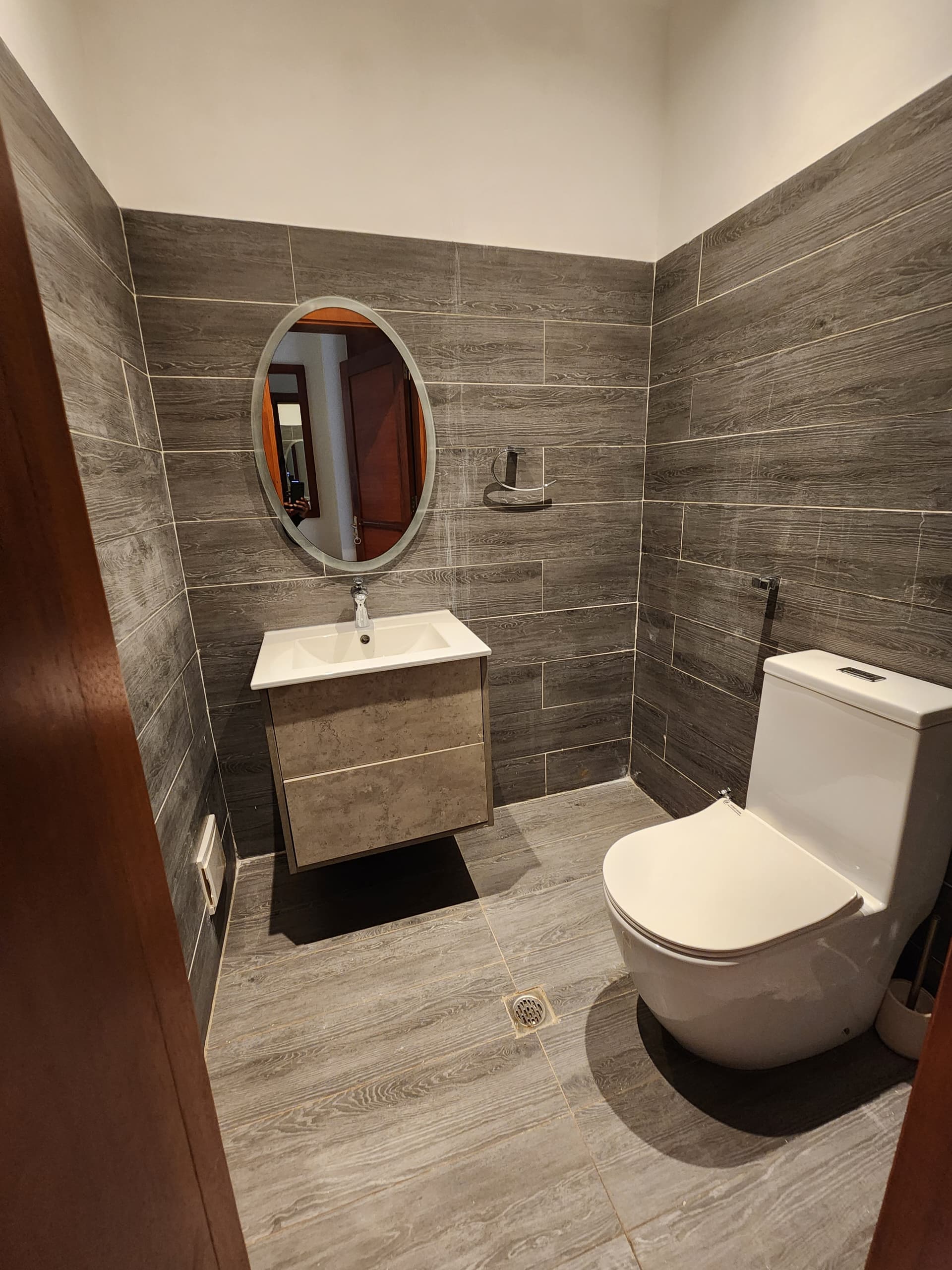 Apartment to rent - Yaoundé, Bastos, GOLF - 1 living room(s), 3 bedroom(s), 1 bathroom(s) - 1 500 000 FCFA / month