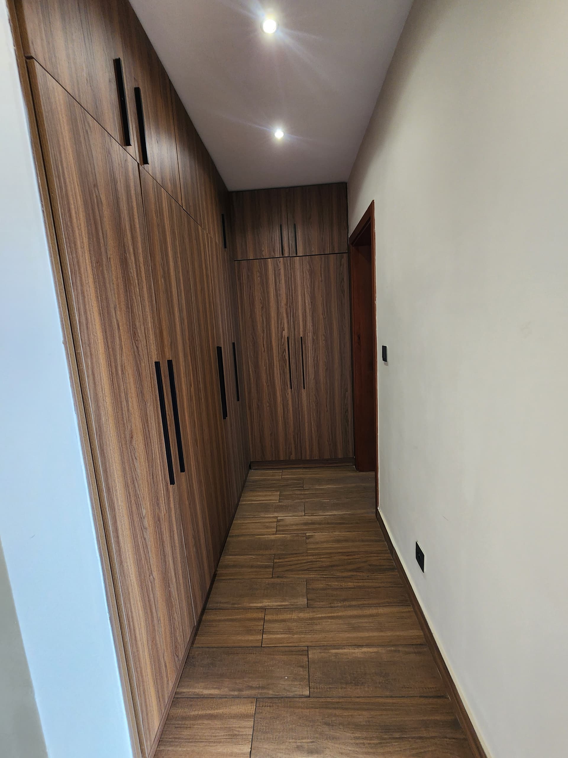 Apartment to rent - Yaoundé, Bastos, GOLF - 1 living room(s), 3 bedroom(s), 1 bathroom(s) - 1 500 000 FCFA / month