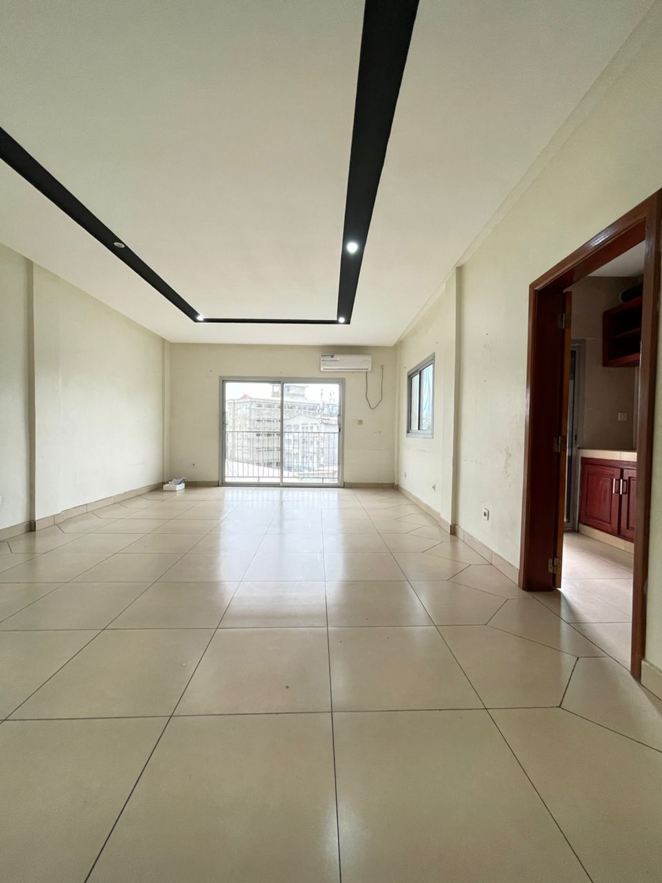 Apartment to rent - Douala, Makepe, Non loin. De parcours vitae - 1 living room(s), 3 bedroom(s), 3 bathroom(s) - 350 000 FCFA / month