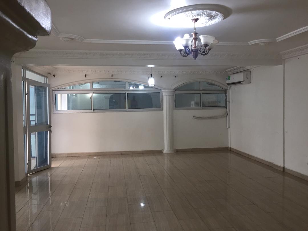 Apartment to rent - Yaoundé, Bastos, GOLF - 1 living room(s), 3 bedroom(s), 3 bathroom(s) - 600 000 FCFA / month