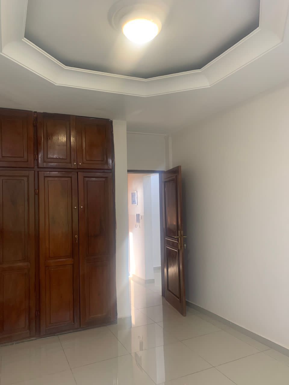 Apartment to rent - Yaoundé, Bastos, Bastos centre - 1 living room(s), 1 bedroom(s), 2 bathroom(s) - 300 000 FCFA / month