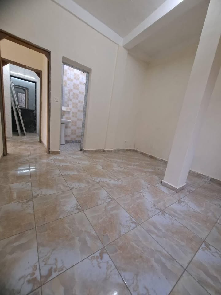 Apartment to rent - Yaoundé, Eleveur, fougerolle - 1 living room(s), 2 bedroom(s), 2 bathroom(s) - 100 000 FCFA / month