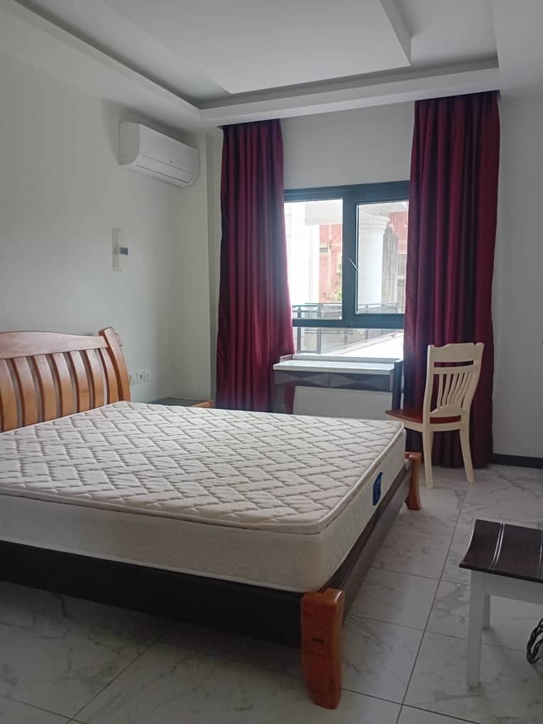 Apartment to rent - Yaoundé, Bastos, golf americain - 1 living room(s), 3 bedroom(s), 4 bathroom(s) - 1 000 000 FCFA / month