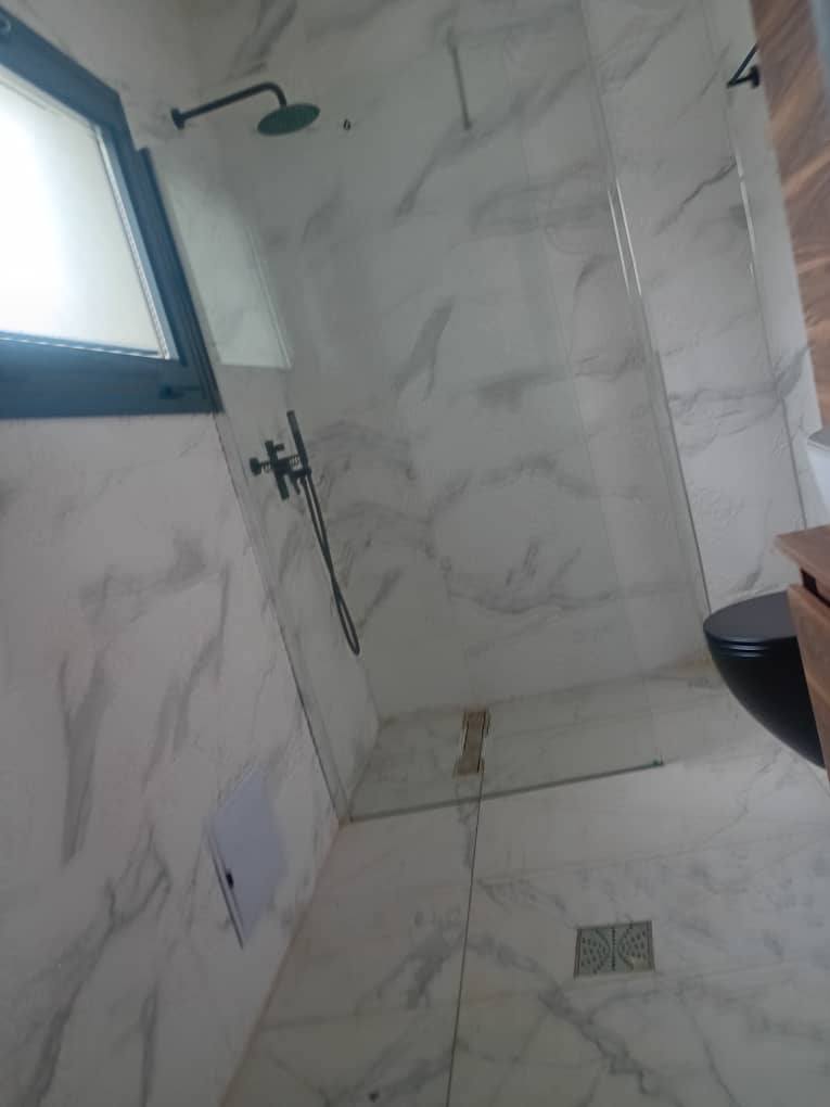 Apartment to rent - Yaoundé, Bastos, golf americain - 1 living room(s), 3 bedroom(s), 4 bathroom(s) - 1 000 000 FCFA / month