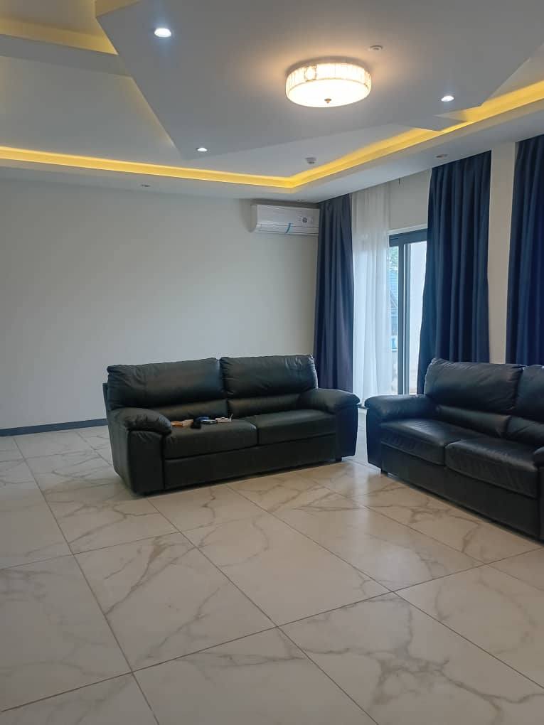 Apartment to rent - Yaoundé, Bastos, golf americain - 1 living room(s), 3 bedroom(s), 4 bathroom(s) - 1 000 000 FCFA / month