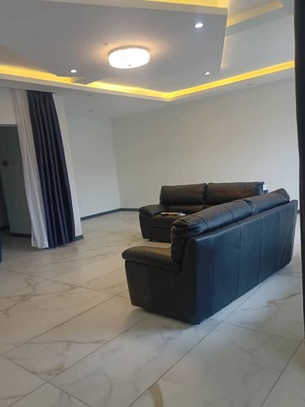 Apartment to rent - Yaoundé, Bastos, golf americain - 1 living room(s), 3 bedroom(s), 4 bathroom(s) - 1 000 000 FCFA / month