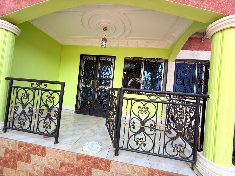 Apartment to rent - Yaoundé, Eleveur, fougerolle - 1 living room(s), 2 bedroom(s), 2 bathroom(s) - 150 000 FCFA / month