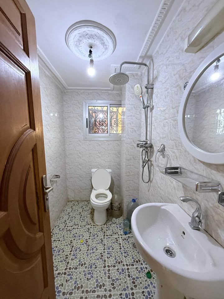 Apartment to rent - Yaoundé, Eleveur, fougerolle - 1 living room(s), 2 bedroom(s), 2 bathroom(s) - 150 000 FCFA / month