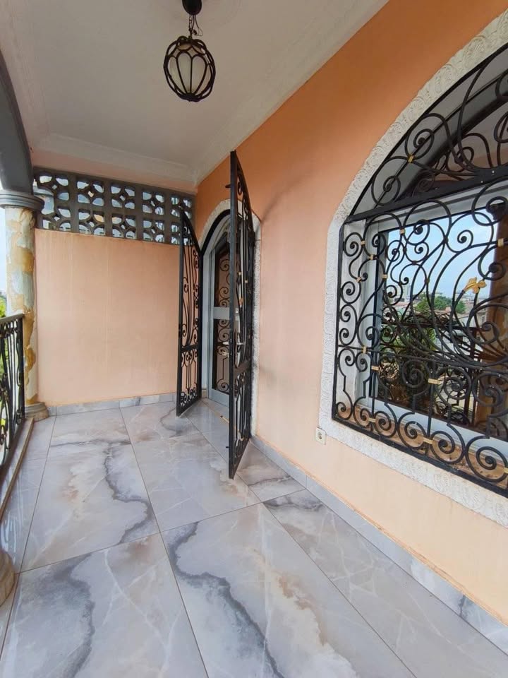 Apartment to rent - Yaoundé, Odza, petit marche - 1 living room(s), 2 bedroom(s), 2 bathroom(s) - 200 000 FCFA / month