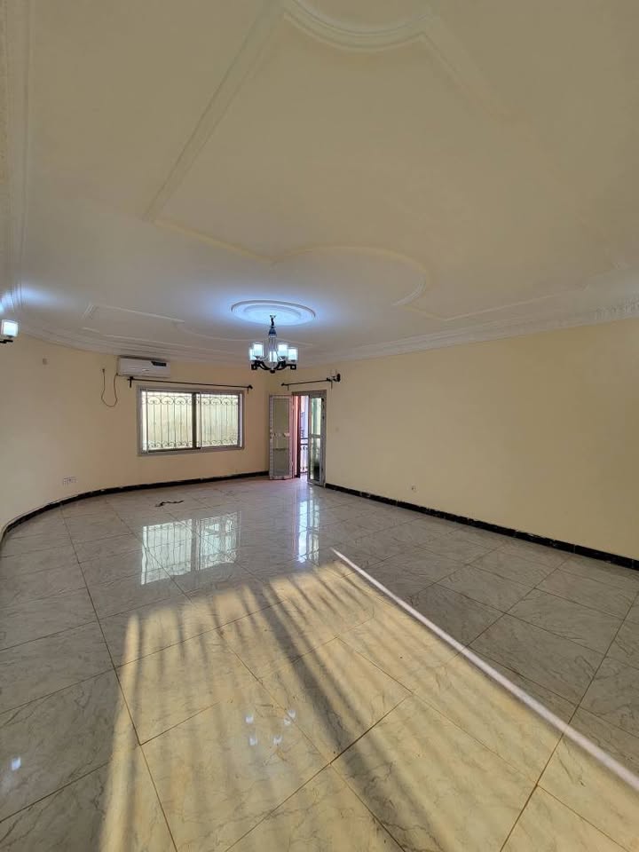 Appartement à louer - Yaoundé, Odza, messamedongo - 1 salon(s), 2 chambre(s), 2 salle(s) de bains - 200 000 FCFA / mois