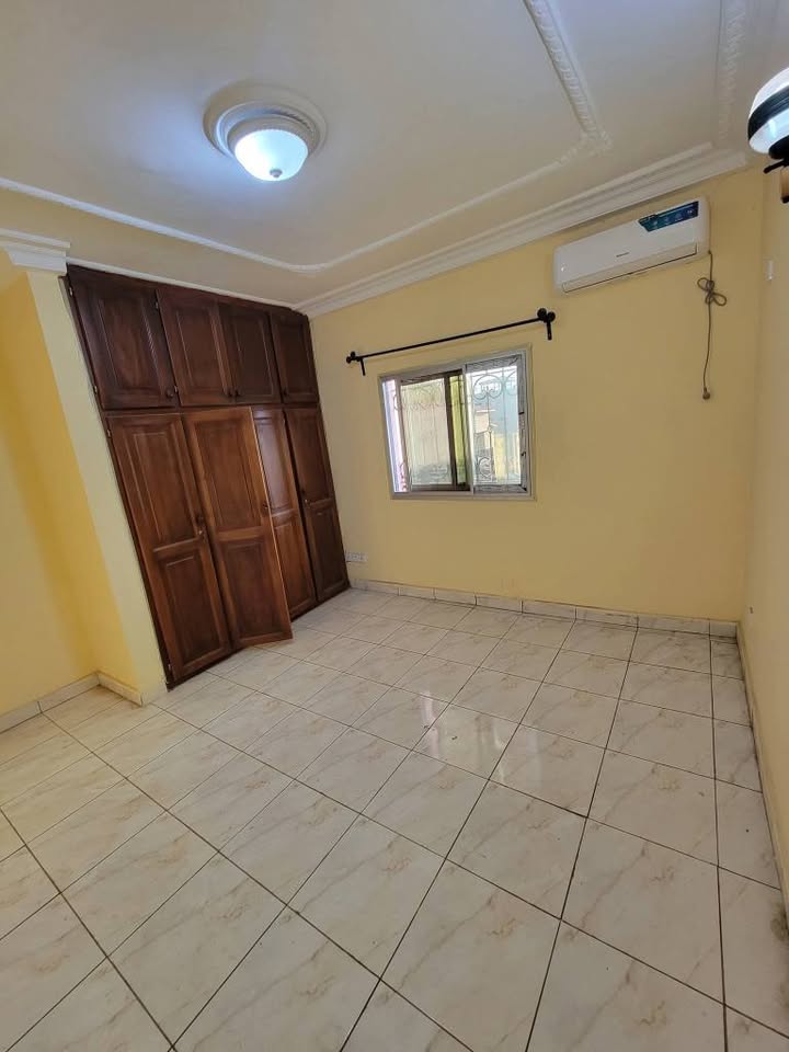 Appartement à louer - Yaoundé, Odza, messamedongo - 1 salon(s), 2 chambre(s), 2 salle(s) de bains - 200 000 FCFA / mois