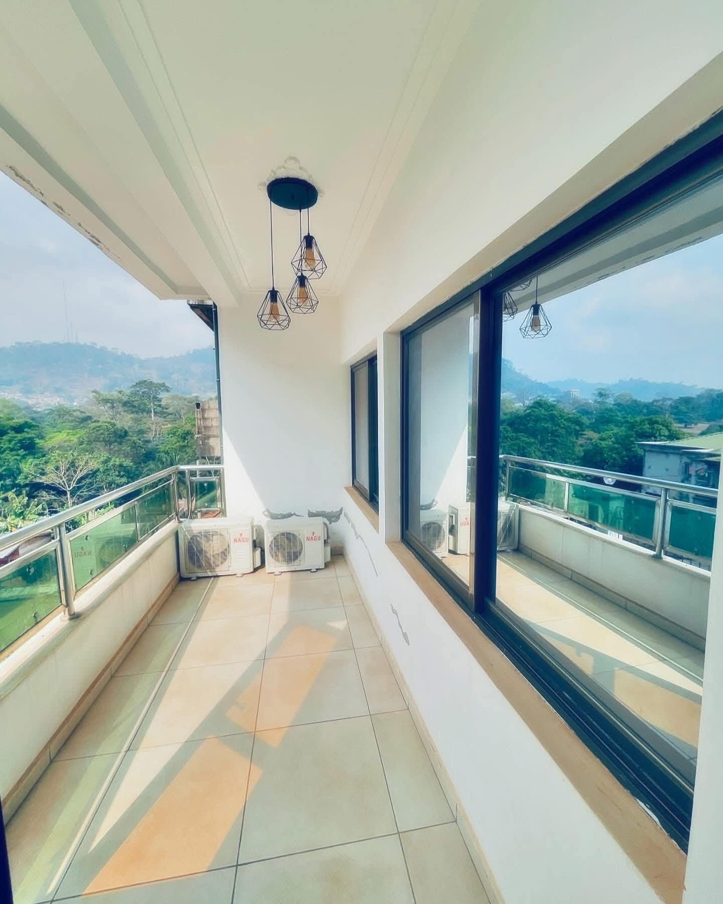 Apartment to rent - Yaoundé, Bastos, golf americain - 1 living room(s), 2 bedroom(s), 1 bathroom(s) - 500 000 FCFA / month