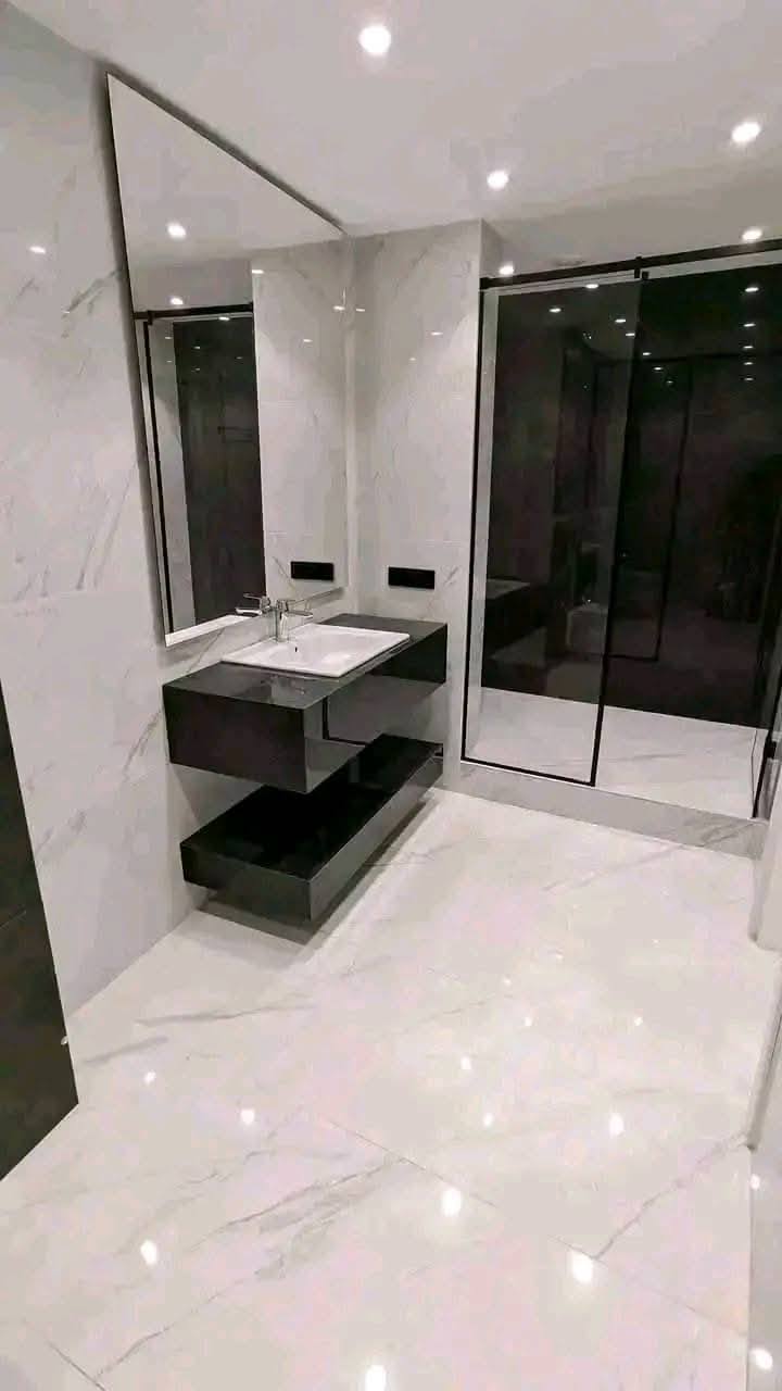 Appartement à louer - Yaoundé, Bastos, bastos - 1 salon(s), 3 chambre(s), 4 salle(s) de bains - 1 500 000 FCFA / mois