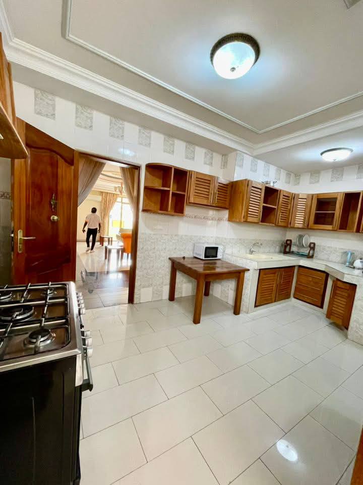 Apartment to rent - Yaoundé, Bastos, bastos - 1 living room(s), 3 bedroom(s), 4 bathroom(s) - 650 000 FCFA / month