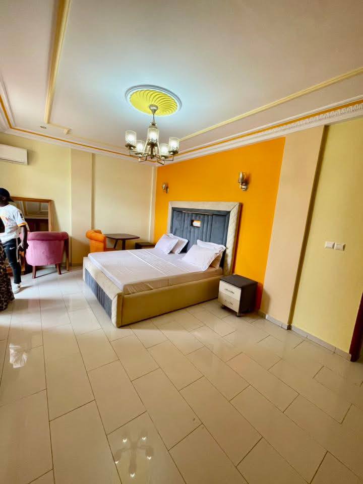Appartement à louer - Yaoundé, Bastos, bastos - 1 salon(s), 3 chambre(s), 4 salle(s) de bains - 650 000 FCFA / mois