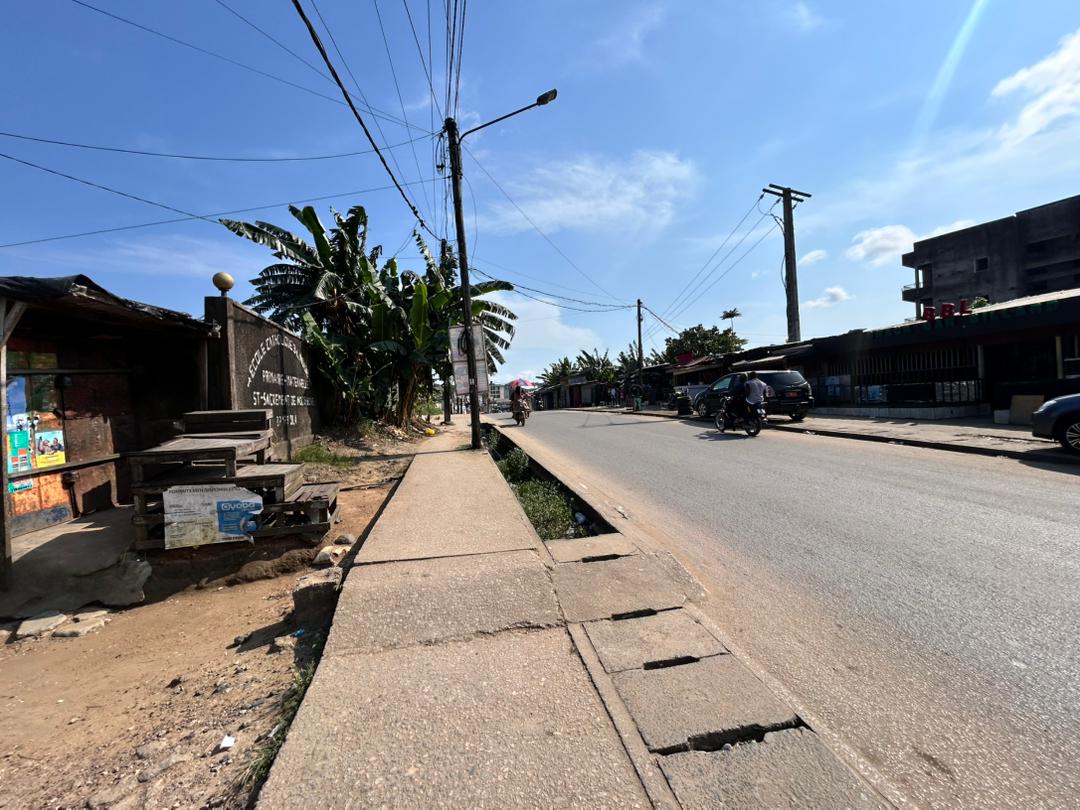 Land for sale at Douala, Ndogbong, Derrière L'ÉGLISE CATHOLIQUE - 600 m2 - 60 000 000 FCFA