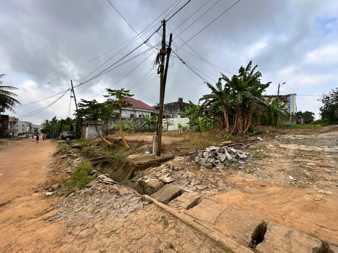 Land for sale at Douala, Logpom, 3iem avenue - 500 m2 - 60 000 000 FCFA