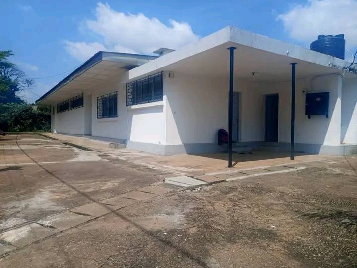 House (Villa) to rent - Yaoundé, Bastos, bastos - 2 living room(s), 5 bedroom(s), 5 bathroom(s) - 1 200 000 FCFA / month