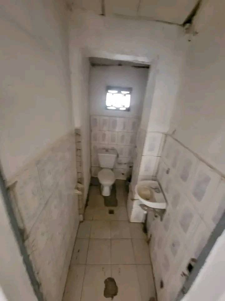 Shop to rent at Yaoundé, Santa Barbara, santa babara -  m2 - 150 000 FCFA