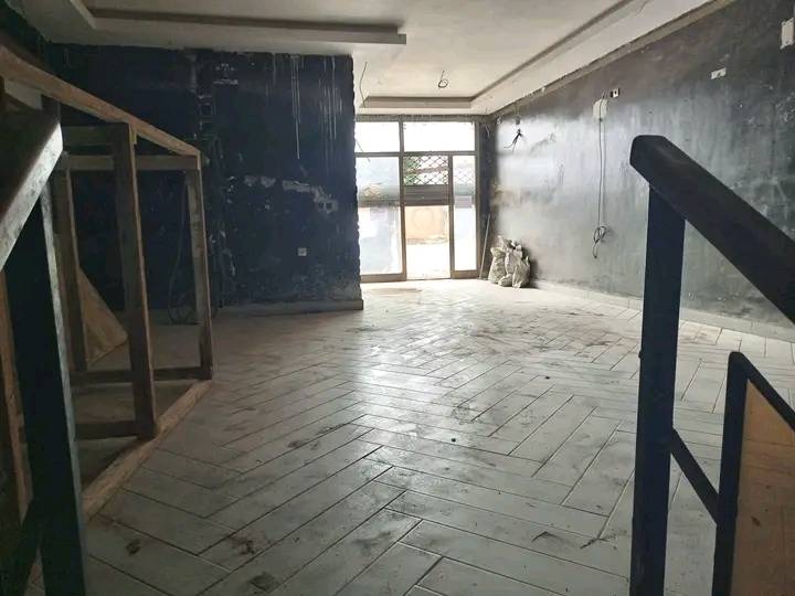 Shop to rent at Yaoundé, Mfandena, omnisport -  m2 - 400 000 FCFA
