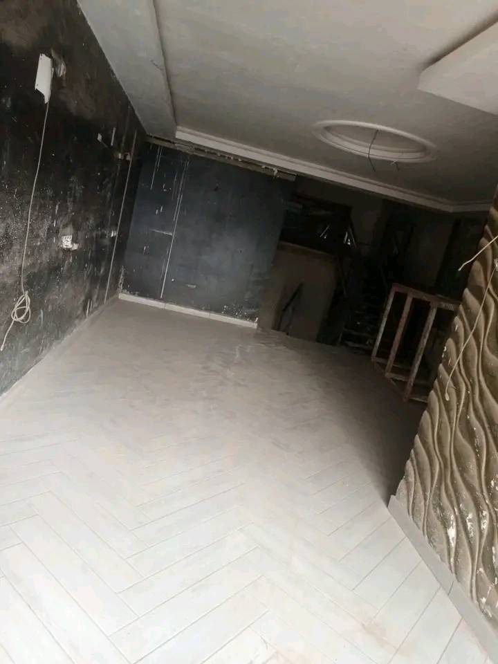 Shop to rent at Yaoundé, Mfandena, omnisport -  m2 - 400 000 FCFA