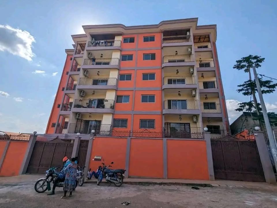 Apartment to rent - Yaoundé, Odza, auberge bleue - 1 living room(s), 3 bedroom(s), 4 bathroom(s) - 370 000 FCFA / month