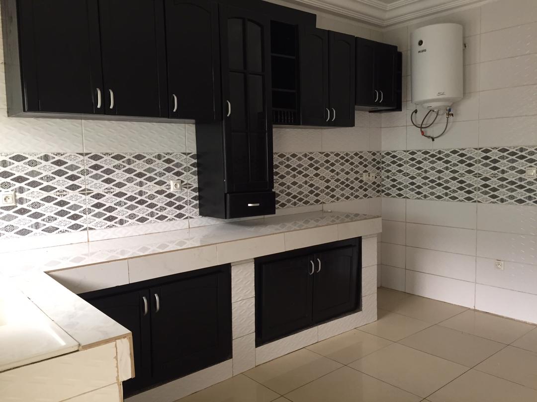 Apartment to rent - Yaoundé, Bastos, Bastos centre - 1 living room(s), 3 bedroom(s), 3 bathroom(s) - 650 000 FCFA / month