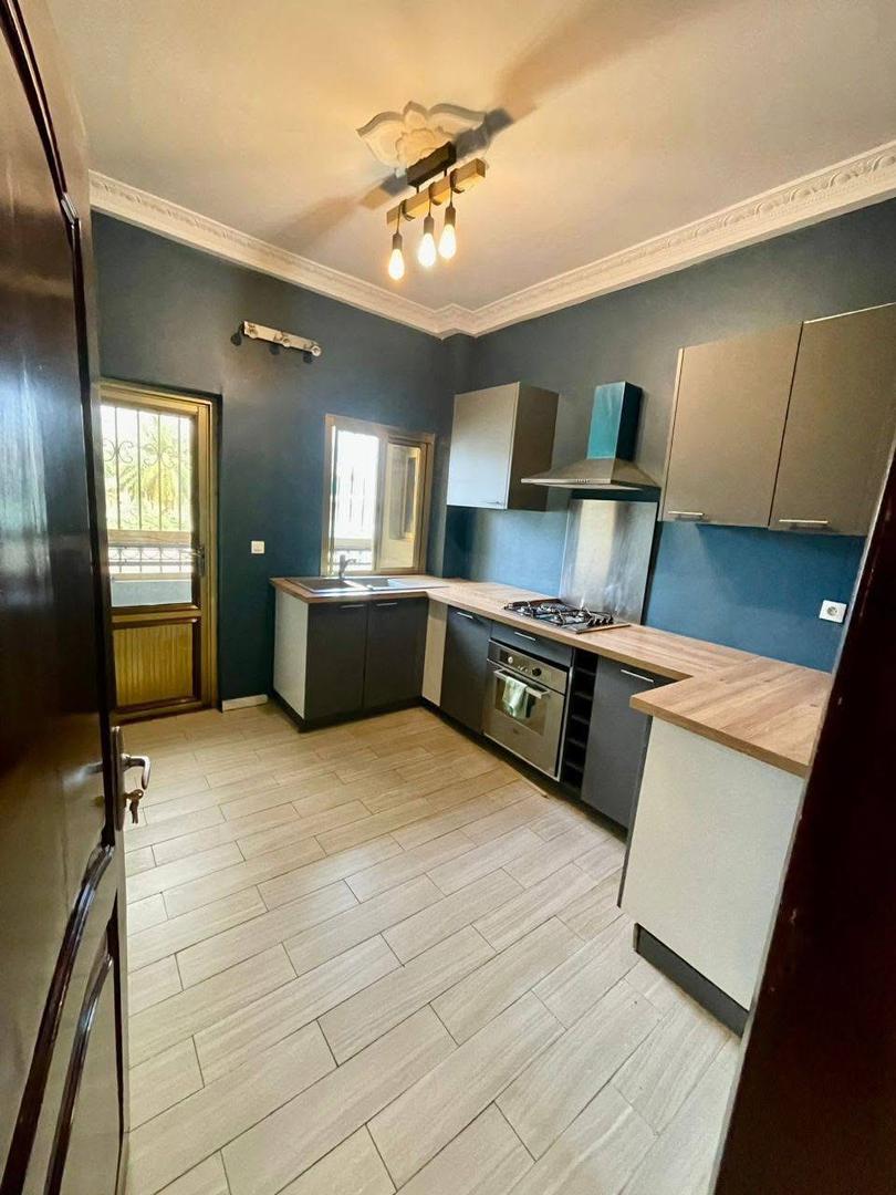 Apartment to rent - Yaoundé, Bastos, Bastos centre - 1 living room(s), 3 bedroom(s), 2 bathroom(s) - 1 200 000 FCFA / month