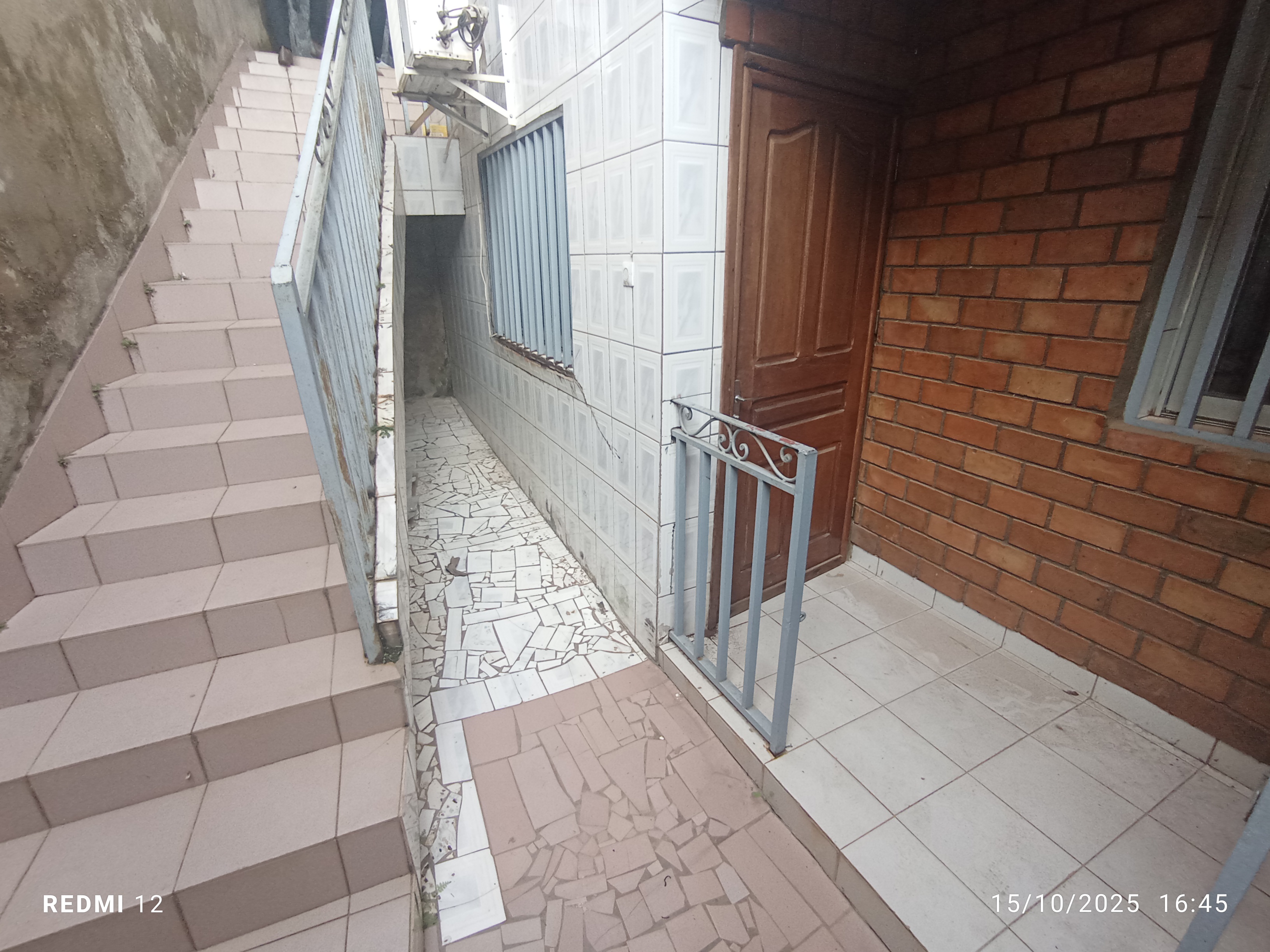 Apartment to rent - Yaoundé, Bastos, Bastos centre - 1 living room(s), 1 bedroom(s), 2 bathroom(s) - 150 000 FCFA / month