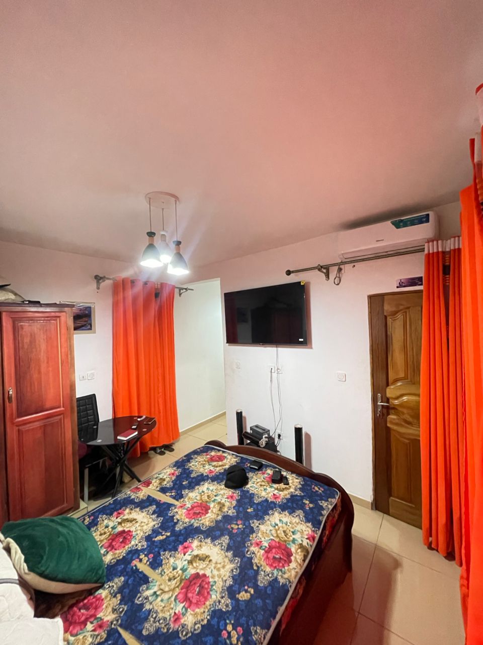 Studio to rent - Douala, Bepanda, Non loin de tonnerre - 50 000 FCFA / month