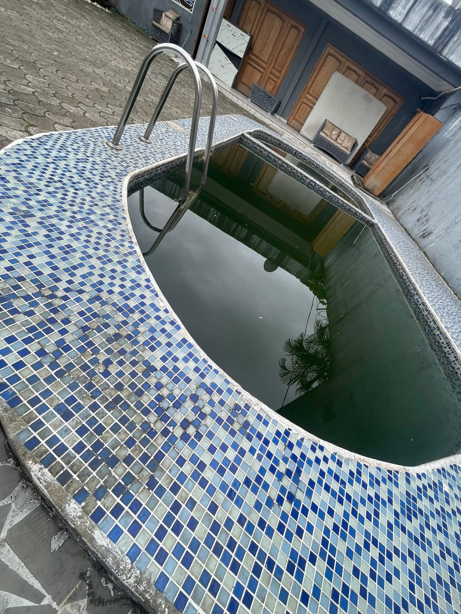 House (Villa) to rent - Douala, Bonapriso, HA - 1 living room(s), 3 bedroom(s), 2 bathroom(s) - 1 000 000 FCFA / month