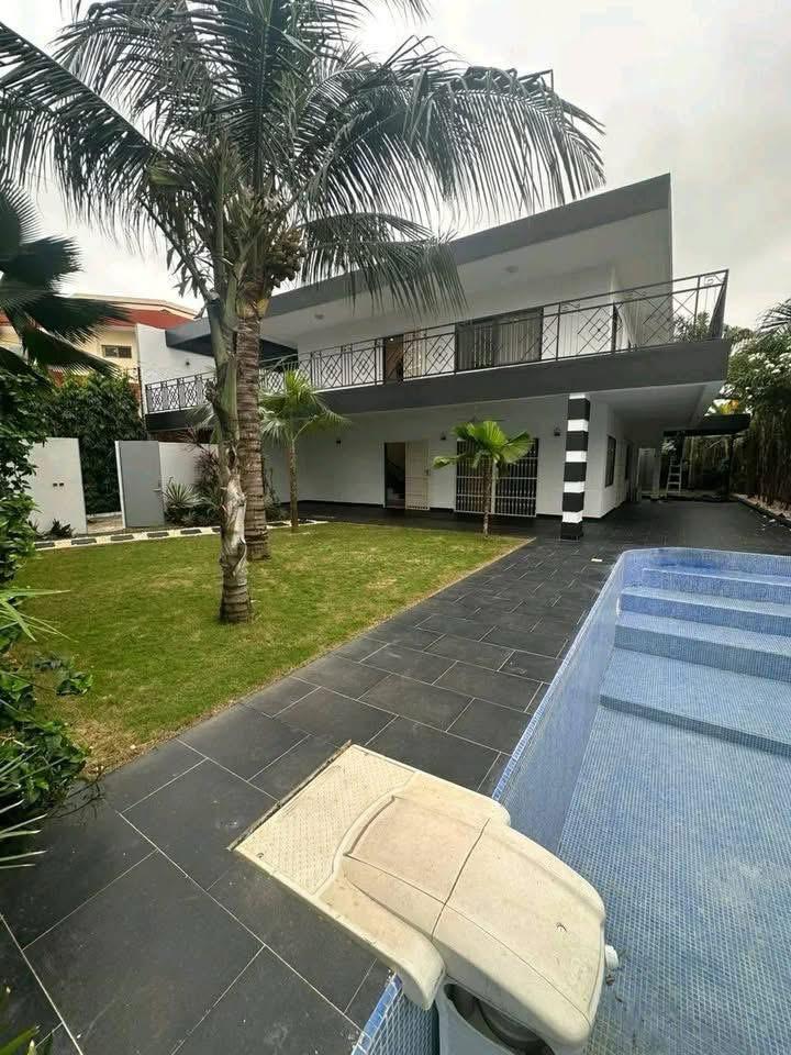 House (Villa) to rent - Douala, Bonapriso, Hydrocarbures - 1 living room(s), 4 bedroom(s), 3 bathroom(s) - 3 200 000 FCFA / month