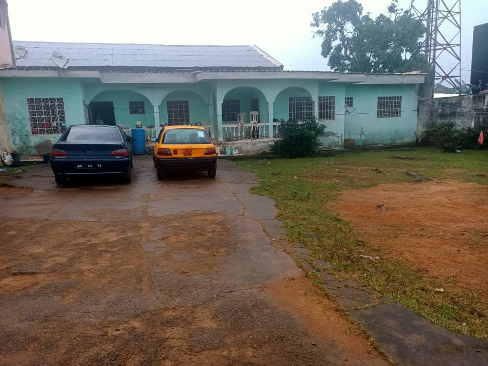 Land for sale at Yaoundé, Efoulan, Sous préfecture - 700 m2 - 4 550 000 FCFA