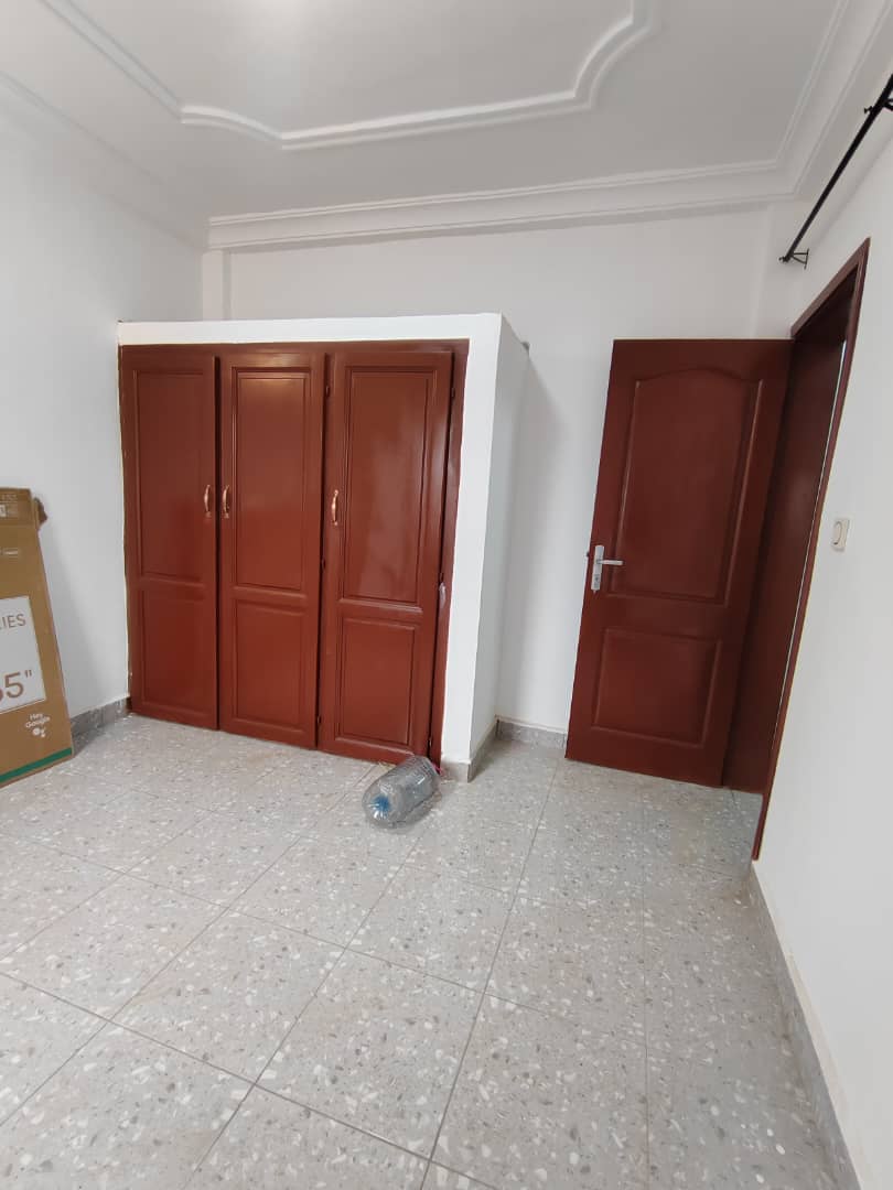 Apartment to rent - Douala, Makepe, Bm - 1 living room(s), 1 bedroom(s), 1 bathroom(s) - 100 000 FCFA / month