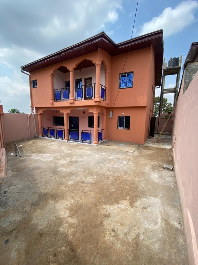 House (Duplex) for sale - Yaoundé, Efoulan, Nsam obam ngola - 2 living room(s), 4 bedroom(s), 3 bathroom(s) - 68 000 000 FCFA / month