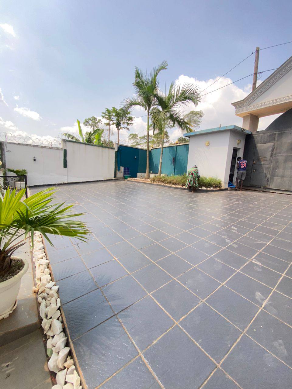 House (Duplex) to rent - Yaoundé, Ahala, barriere - 3 living room(s), 5 bedroom(s), 6 bathroom(s) - 500 000 FCFA / month