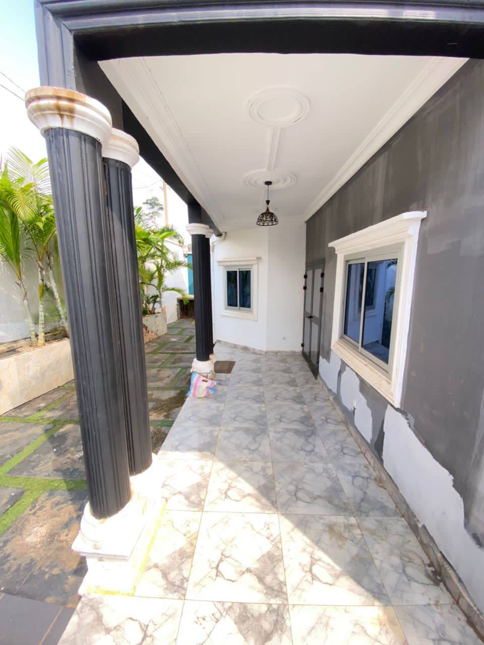 House (Duplex) to rent - Yaoundé, Ahala, barriere - 3 living room(s), 5 bedroom(s), 6 bathroom(s) - 500 000 FCFA / month