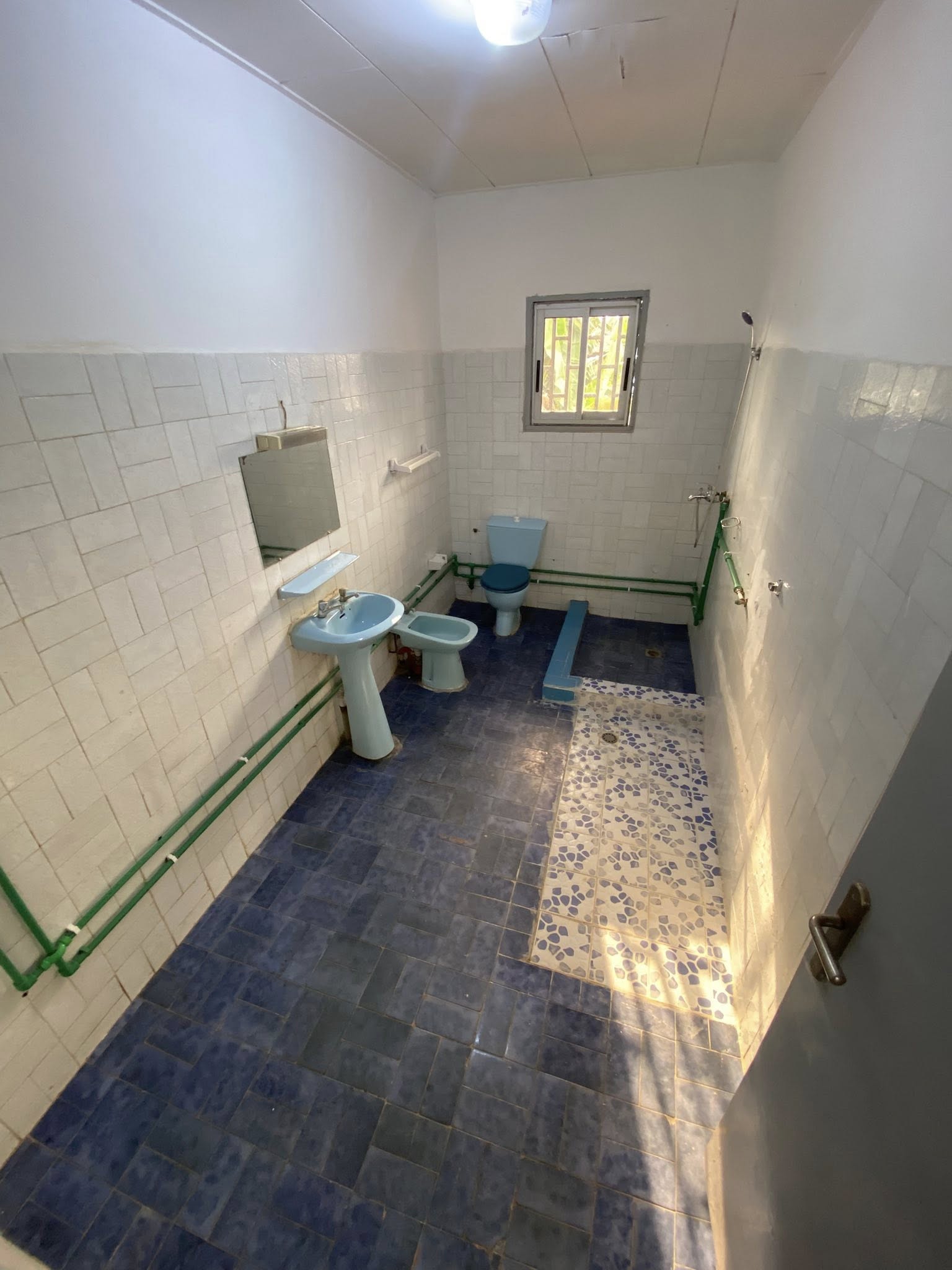 House (Duplex) to rent - Yaoundé, Essos, titi garage - 2 living room(s), 4 bedroom(s), 5 bathroom(s) - 500 000 FCFA / month