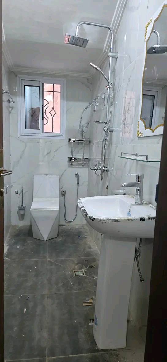 Maison (Duplex) à vendre - Yaoundé, Odza, odza - 3 salon(s), 8 chambre(s), 8 salle(s) de bains - 200 000 000 FCFA