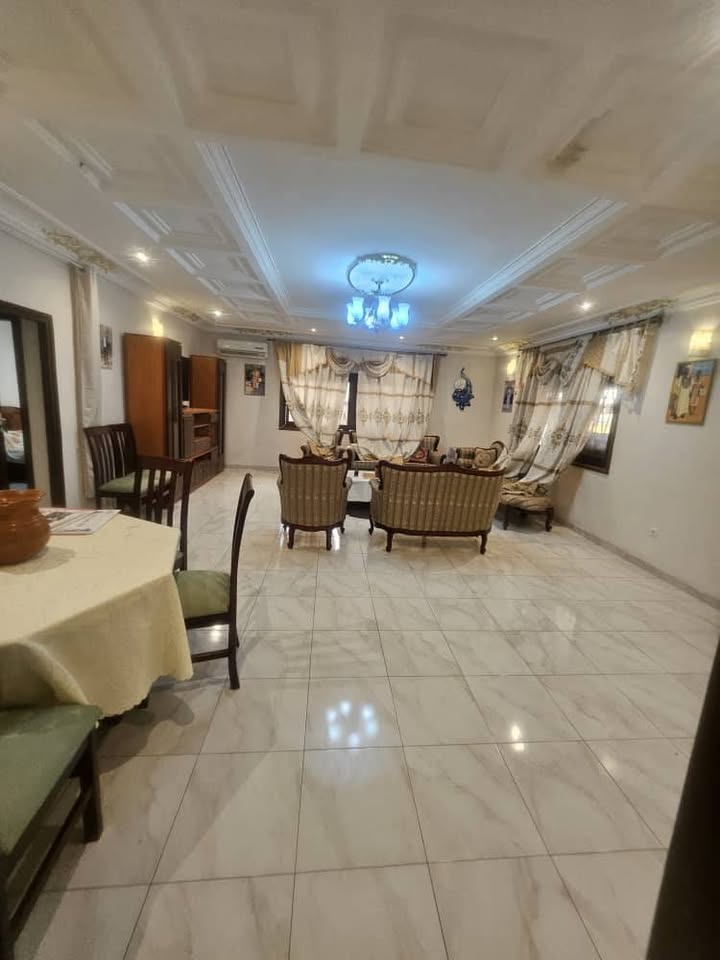 House (Villa) to rent - Yaoundé, Mfandena, omnisport - 2 living room(s), 5 bedroom(s), 6 bathroom(s) - 700 000 FCFA / month