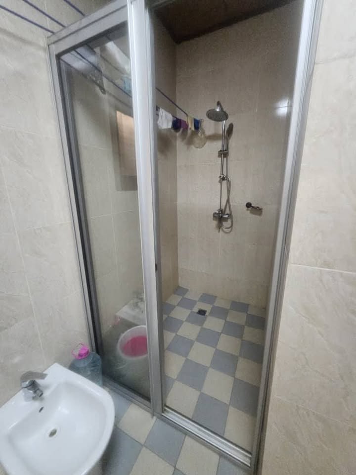 House (Villa) to rent - Yaoundé, Mfandena, omnisport - 2 living room(s), 5 bedroom(s), 6 bathroom(s) - 700 000 FCFA / month