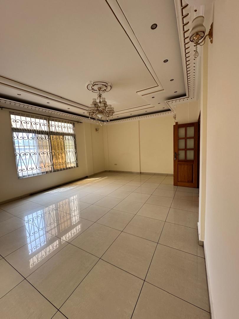 Apartment to rent - Yaoundé, Bastos, Bastos - 1 living room(s), 2 bedroom(s), 3 bathroom(s) - 600 000 FCFA / month