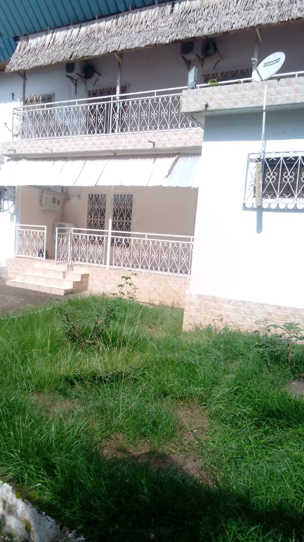 House (Villa) to rent - Yaoundé, Bastos, Bastos - 1 living room(s), 4 bedroom(s), 3 bathroom(s) - 800 000 FCFA / month