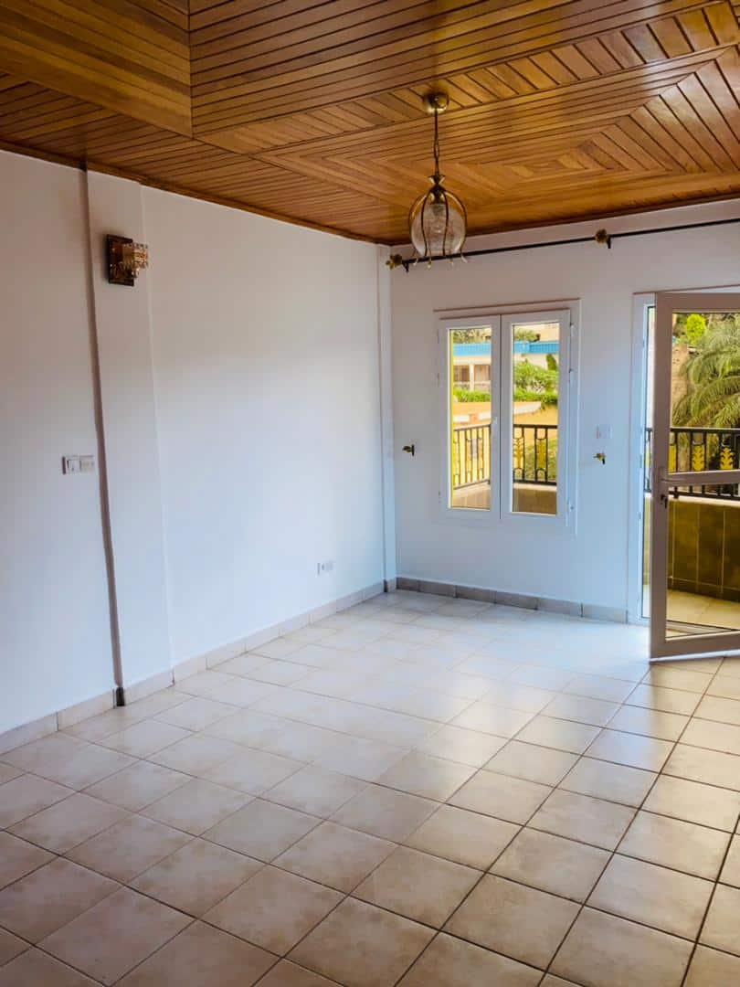 Apartment to rent - Yaoundé, Bastos, Bastos - 1 living room(s), 2 bedroom(s), 3 bathroom(s) - 600 000 FCFA / month